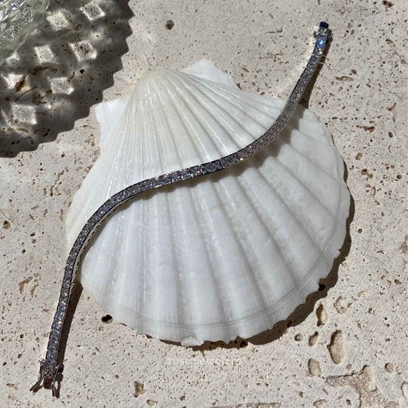 Princess Cut Bracelet - Picture 4 of 13